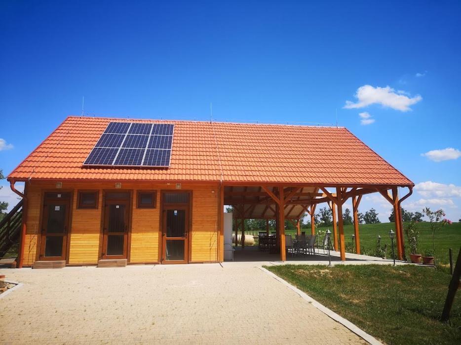 Tomajor Vendeghazak Apartment Tiszaeszlar Exterior photo